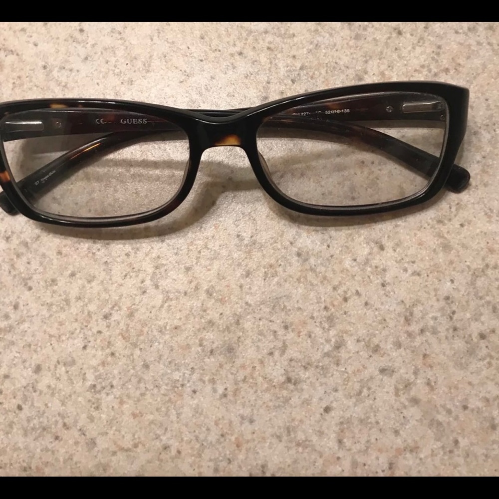 Guess eyeglasses - Picture 2 of 4